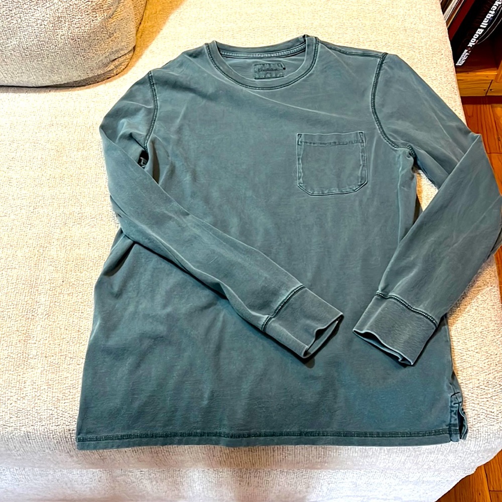 Men’s long sleeve tees